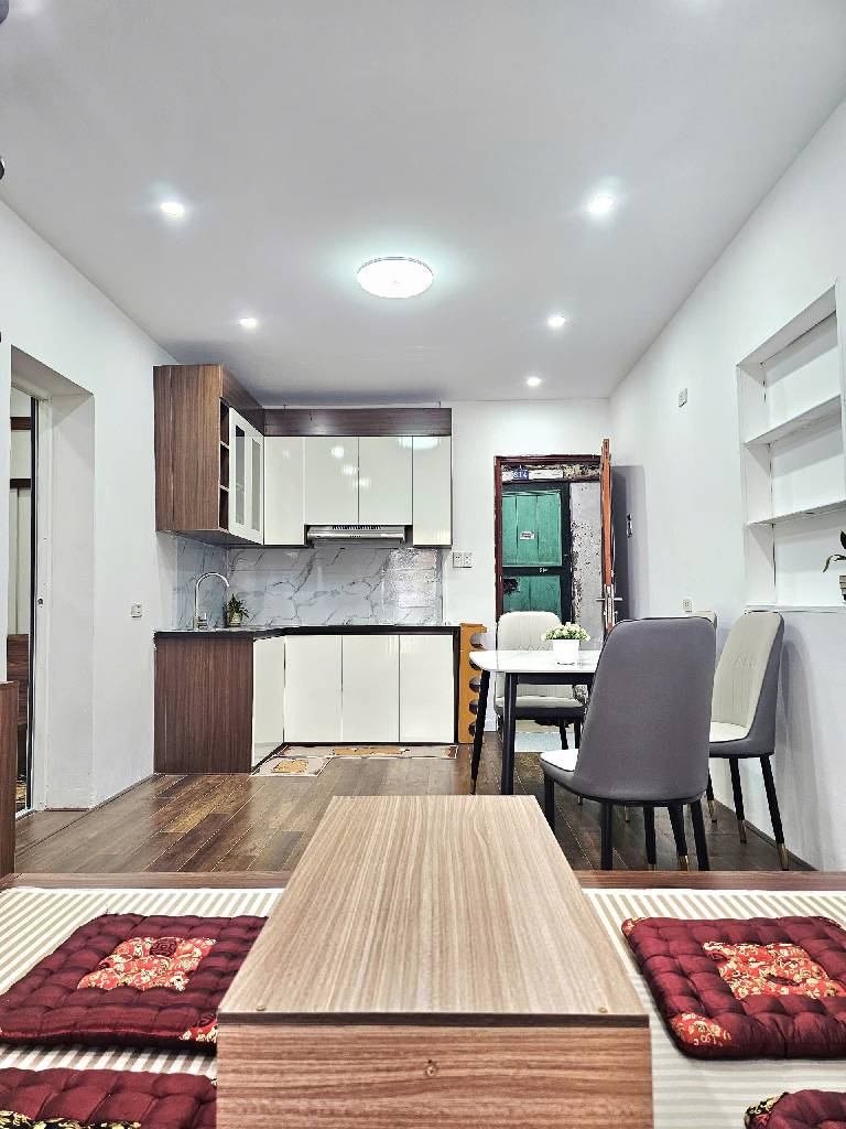 Bán Căn Hộ Tập Thể 8/3, Q. HBT: Tầng 3 – 45m2 – 2 Ngủ – Ô Tô Đỗ Chân Cầu Thang – Giá 3.05 Tỷ