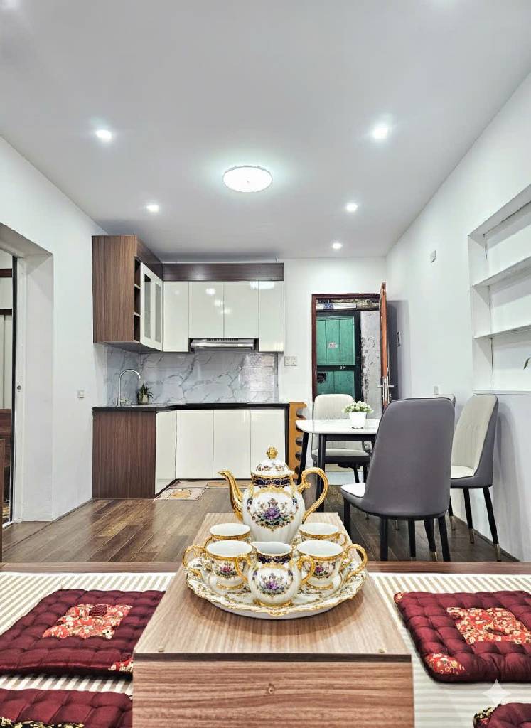 Bán nhà 8/3 - diện tích 21,4m2 3 tầng - Ô tô đỗ chân cầu thang - giá 3,05 tỷ