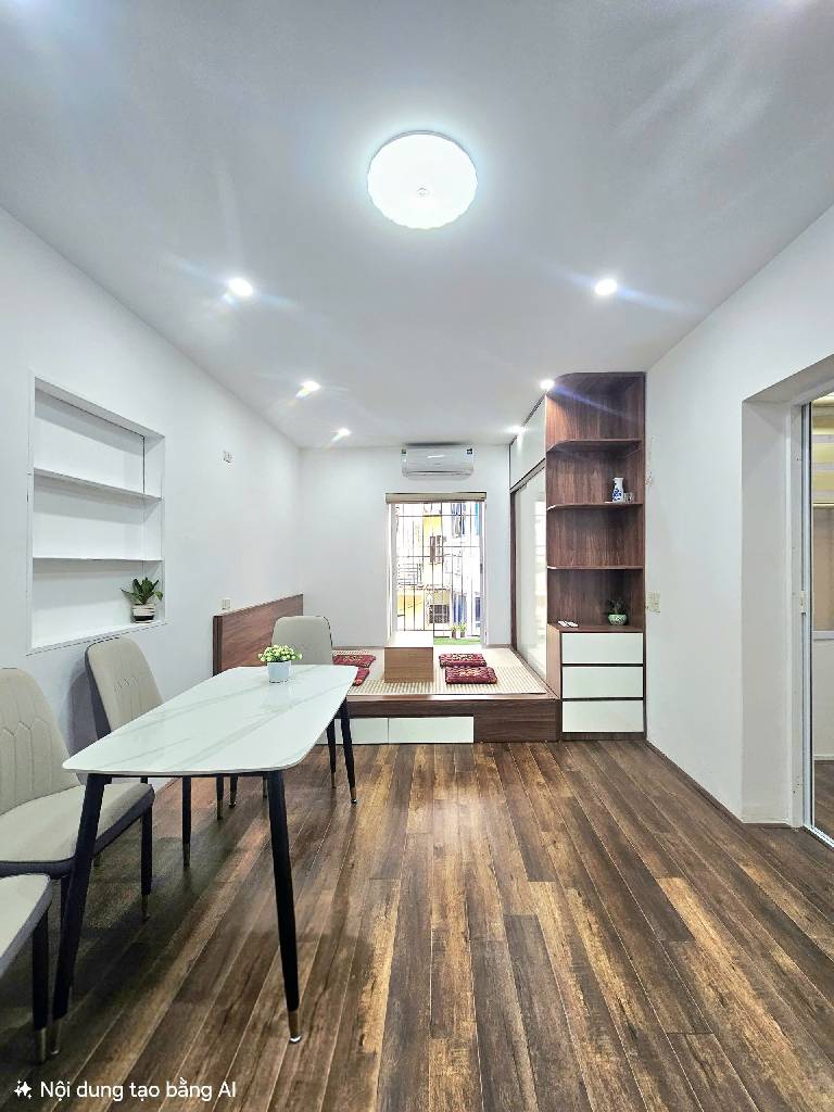 Bán nhà 8/3 - diện tích 21,4m2 3 tầng - Ô tô đỗ chân cầu thang - giá 3,05 tỷ