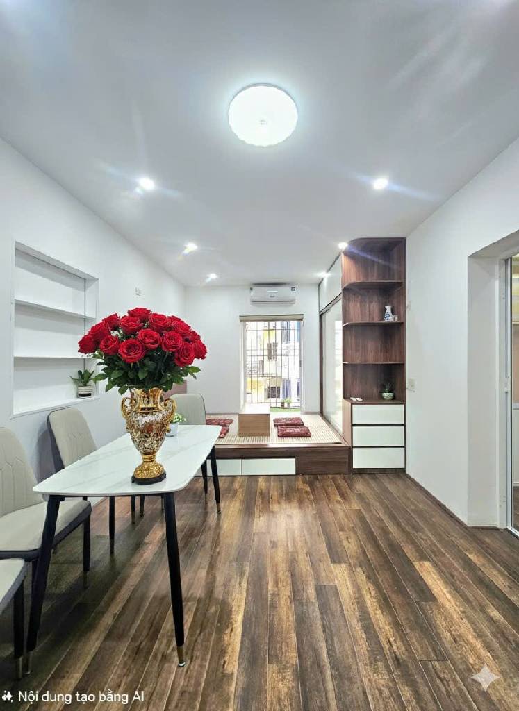 Bán nhà 8/3 - diện tích 21,4m2 3 tầng - Ô tô đỗ chân cầu thang - giá 3,05 tỷ