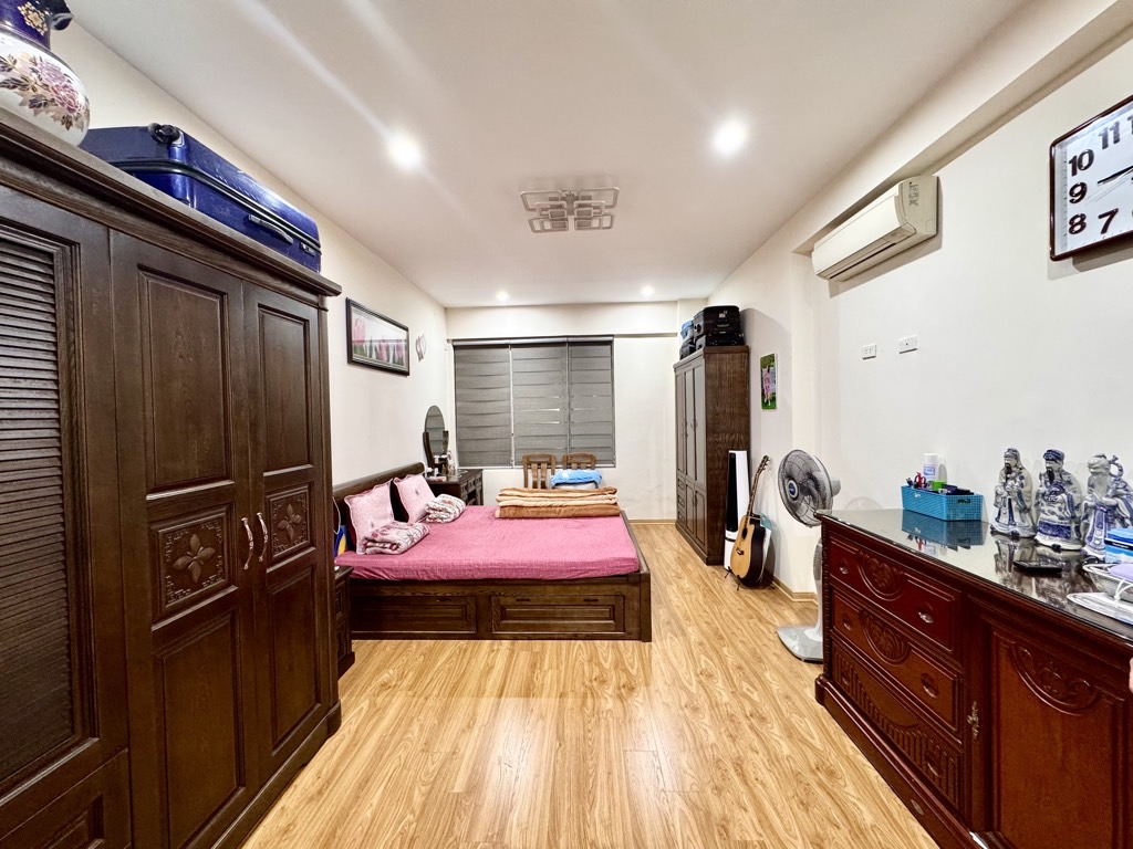 Bán nhà Lạc Trung - diện tích 150m2 1 tầng - Nhà đẹp hiếm có - giá 12,9 tỷ