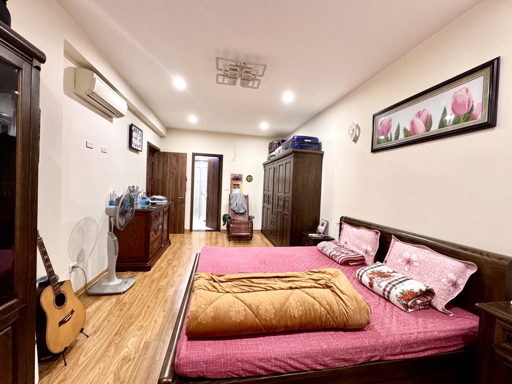 Bán nhà Lạc Trung - diện tích 150m2 1 tầng - Nhà đẹp hiếm có - giá 12,9 tỷ