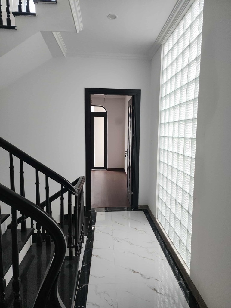 Bán nhà Định Công Thượng - diện tích 62m2 6 tầng - Ô TÔ 7 CHỖ QUA NHÀ - giá 15,9 tỷ