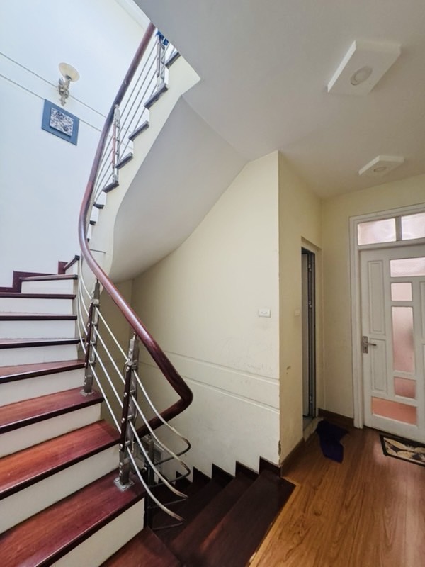 Bán nhà Trường Chinh - diện tích 52,9m2 5 tầng - nhà khung cột chắc chắn - giá 14,7 tỷ