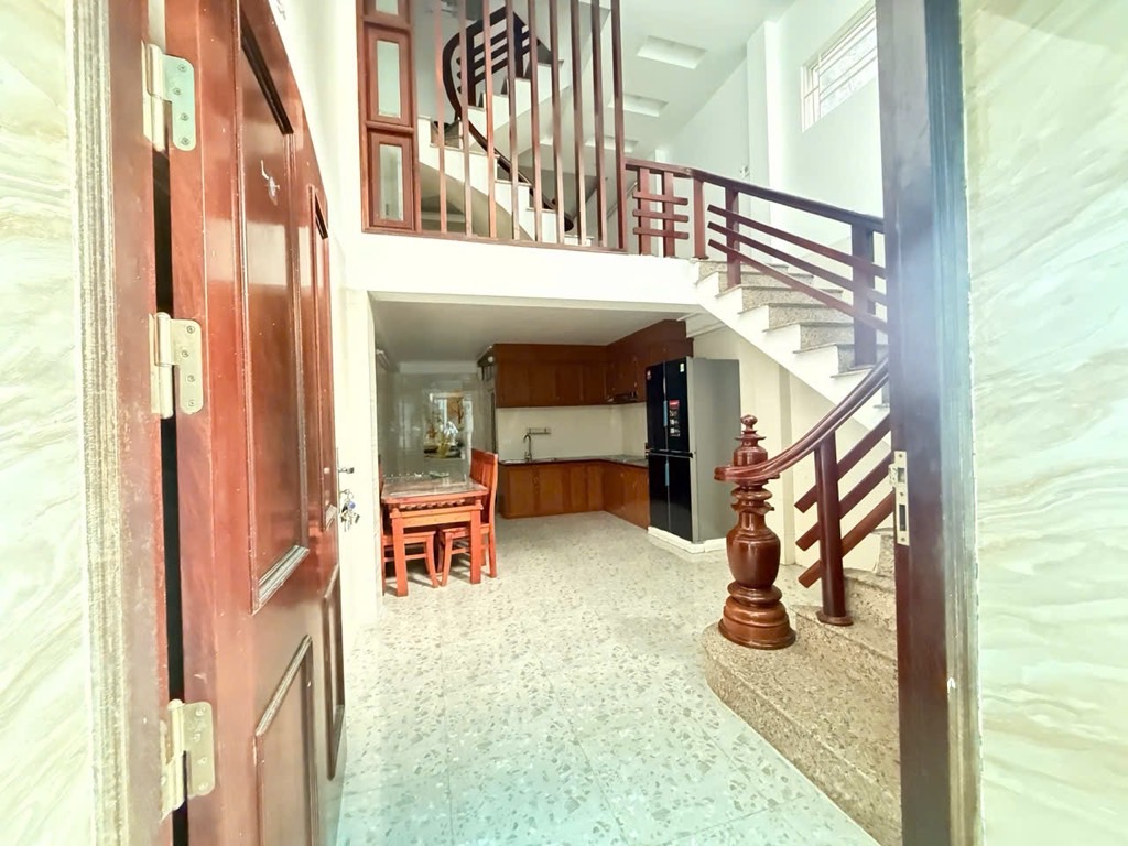 Bán nhà Giang Biên 30m2 x 4 tầng, Q. Long Biên – Giá 6,5 tỷ