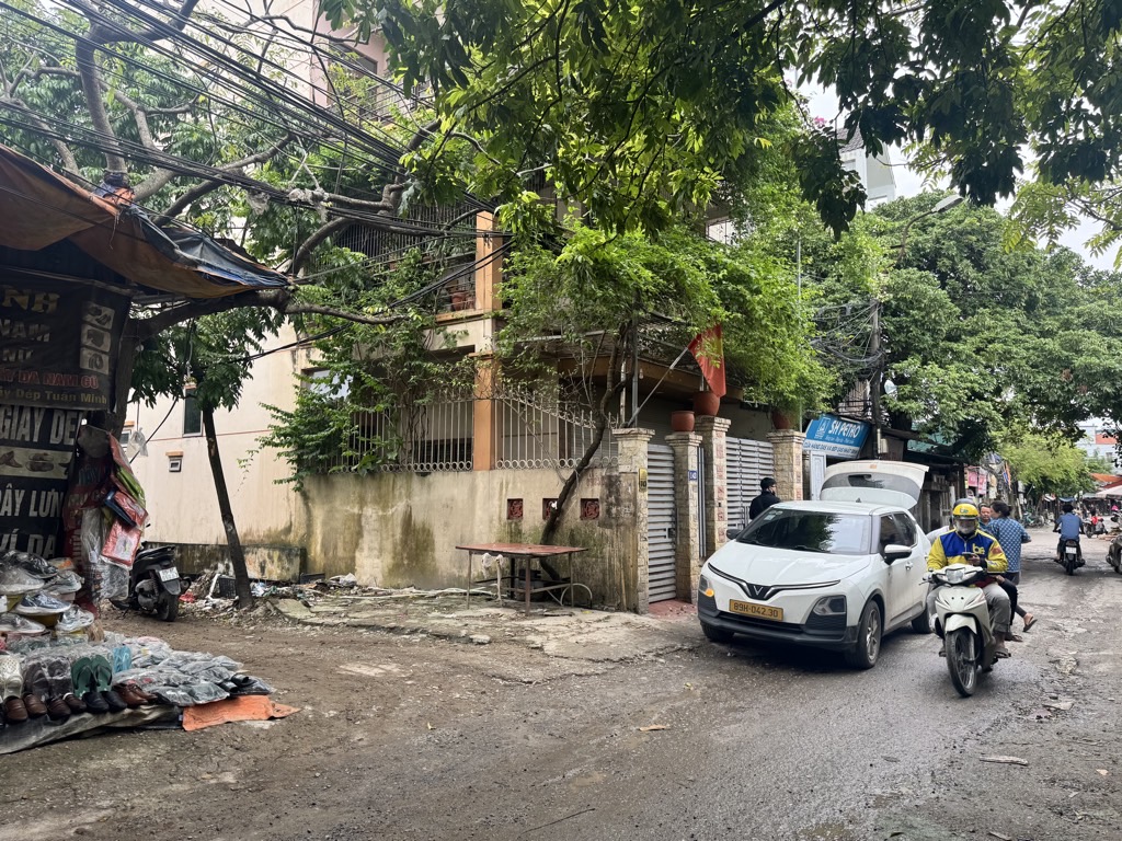 Bán nhà Bằng B - diện tích 50.5m2 6 tầng - ô tô vào thoải mái - giá 13,8 tỷ