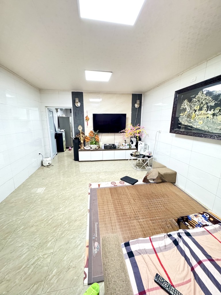 Bán nhà Nguyễn Chính - diện tích 40m2 2 tầng - ô tô đỗ cửa - giá 3 tỷ