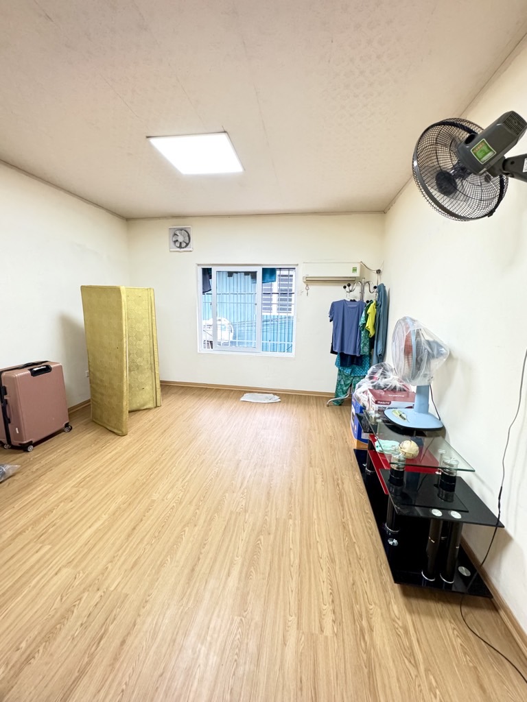 Bán nhà Nguyễn Chính - diện tích 40m2 2 tầng - ô tô đỗ cửa - giá 3 tỷ