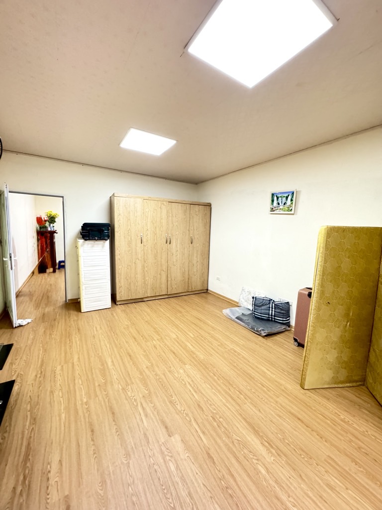 Bán nhà Nguyễn Chính - diện tích 40m2 2 tầng - ô tô đỗ cửa - giá 3 tỷ