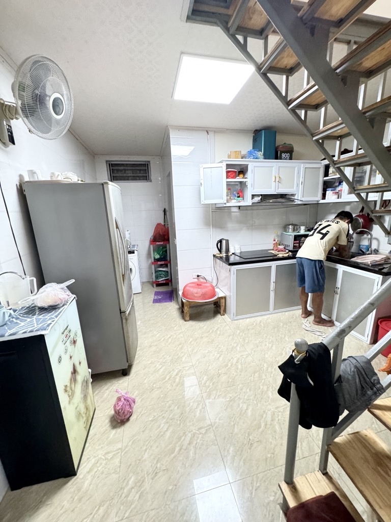 Bán nhà Nguyễn Chính - diện tích 40m2 2 tầng - ô tô đỗ cửa - giá 3 tỷ