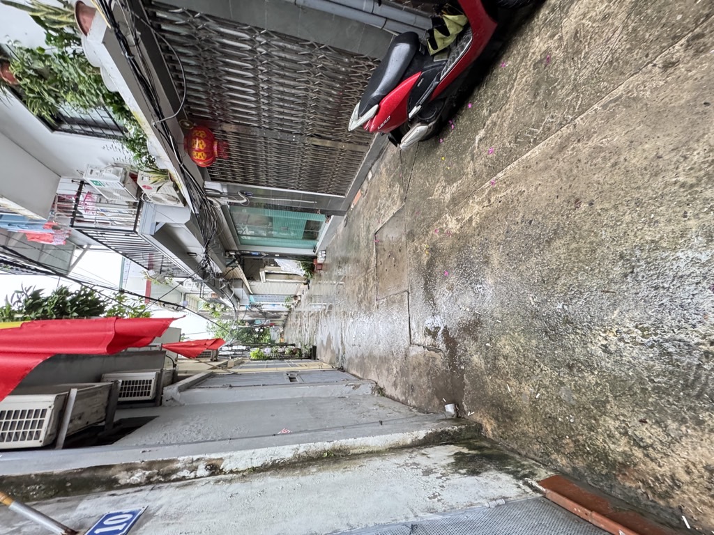 Bán nhà Nguyễn Chính - diện tích 40m2 2 tầng - ô tô đỗ cửa - giá 3 tỷ