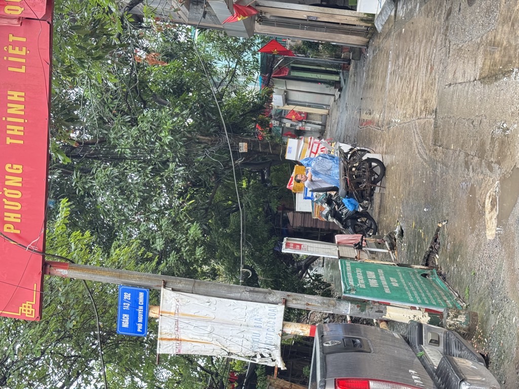 Bán nhà Nguyễn Chính - diện tích 40m2 2 tầng - ô tô đỗ cửa - giá 3 tỷ