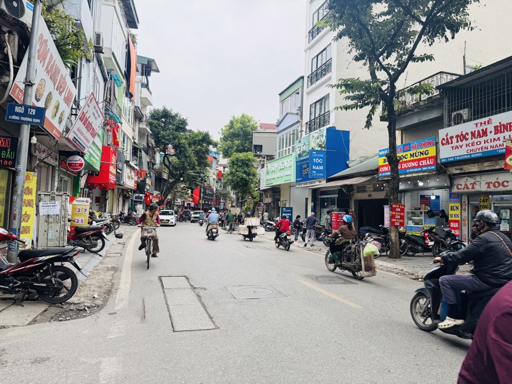 Bán nhà Trương Định - diện tích 27m2 6 tầng - Nhà mới 6 tầng thang máy - giá 11,5 tỷ