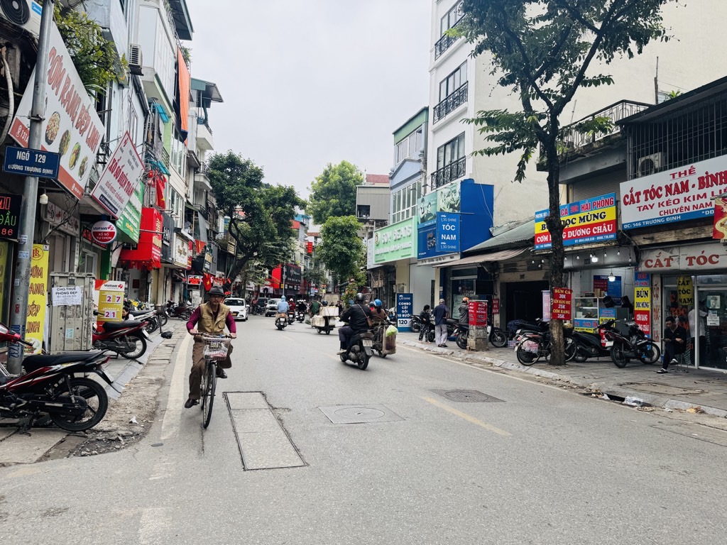 Bán nhà Trương Định - diện tích 27m2 6 tầng - Nhà mới 6 tầng thang máy - giá 11,5 tỷ