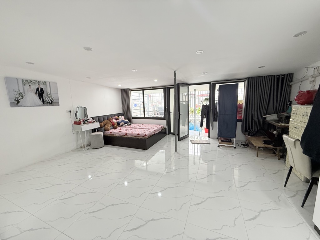 Bán nhà Minh Khai - diện tích 34,4m2 1 tầng - Căn hộ tập thể Bộ Xây Dựng - giá 6 tỷ