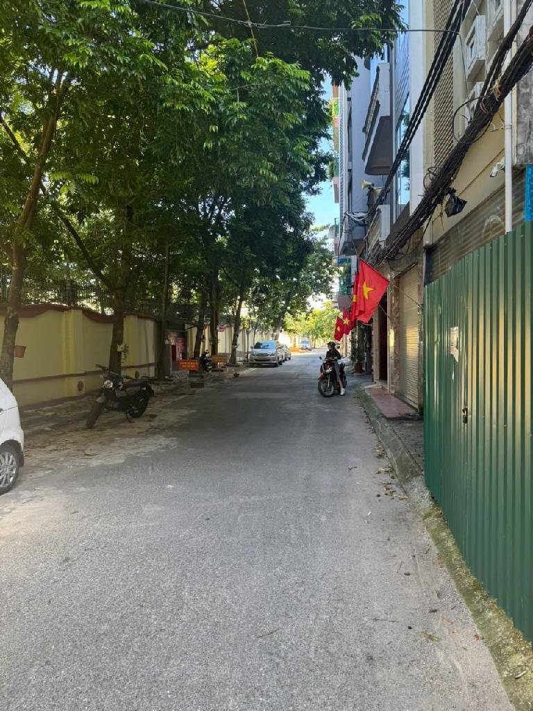 Bán nhà Nguyễn Lân - diện tích 66m2 1 tầng - Phân lô ô tô tránh - giá 20,8 tỷ