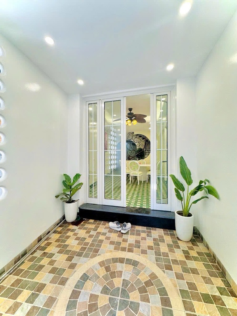 Bán nhà Lương Khánh Thiện - diện tích 50m2 4 tầng - ô tô đỗ cửa - giá 13,5 tỷ