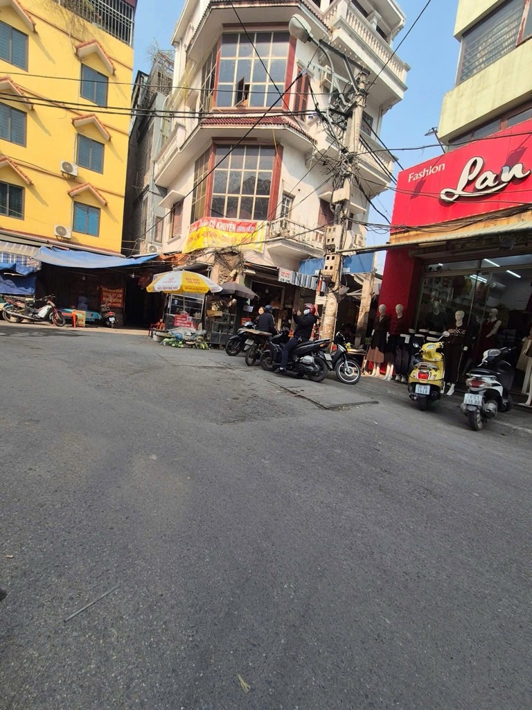 Bán nhà Định Công Thượng - diện tích 66m2 2 tầng - Lô góc 3 mặt tiền - giá 22 tỷ