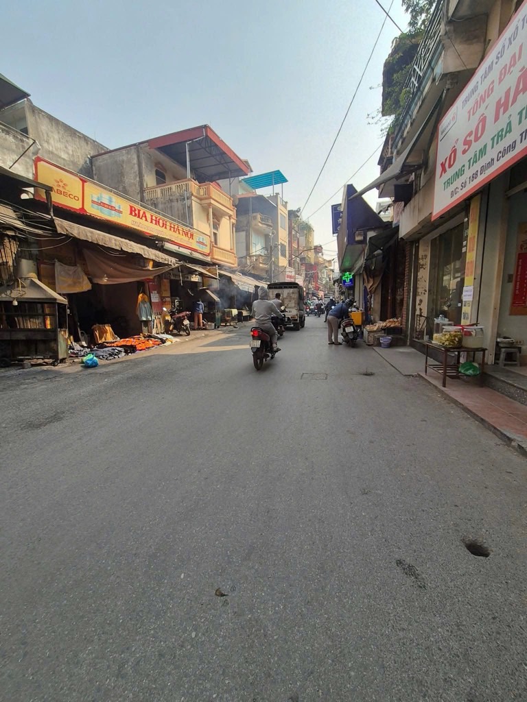 Bán nhà Định Công Thượng - diện tích 66m2 2 tầng - Lô góc 3 mặt tiền - giá 22 tỷ