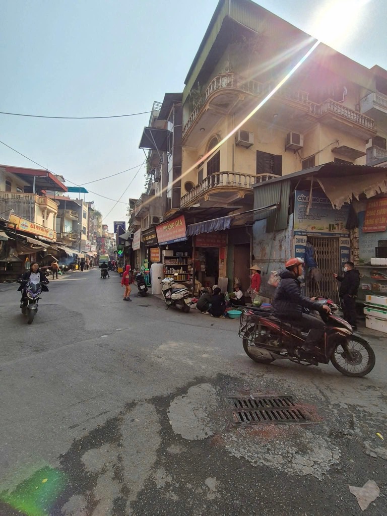 Bán nhà Định Công Thượng - diện tích 66m2 2 tầng - Lô góc 3 mặt tiền - giá 22 tỷ