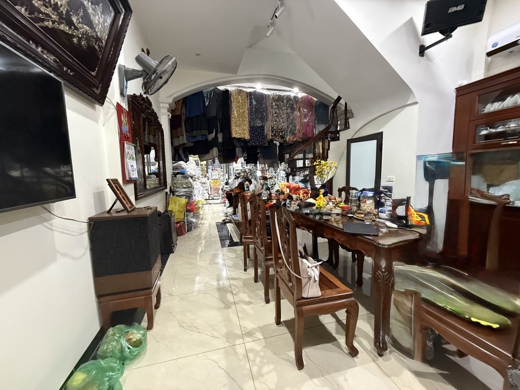 Bán nhà Gốc Đề - diện tích 62m2 3 tầng - ô tô qua lại - giá 17,8 tỷ