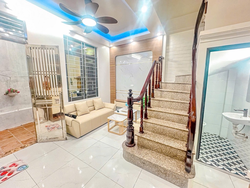 Bán nhà Hoàng Mai - diện tích 30m2 5 tầng - Nhà đẹp, mặt tiền rộng - giá 6,6 tỷ