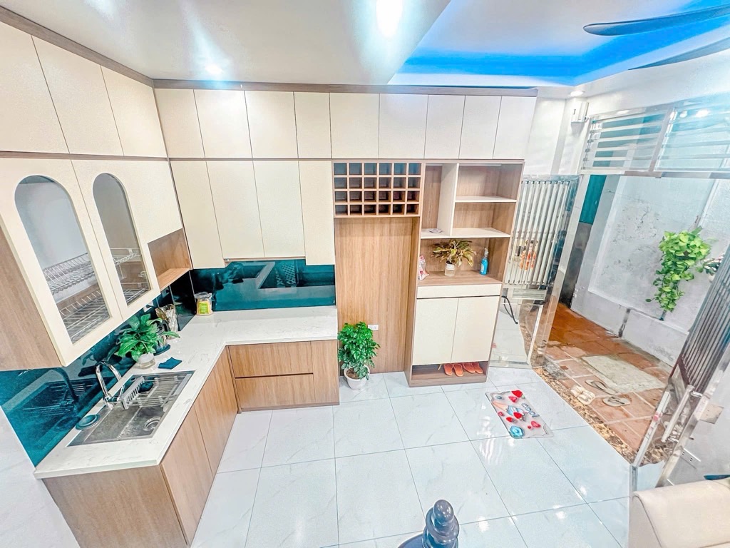 Bán nhà Hoàng Mai - diện tích 30m2 5 tầng - Nhà đẹp, mặt tiền rộng - giá 6,6 tỷ