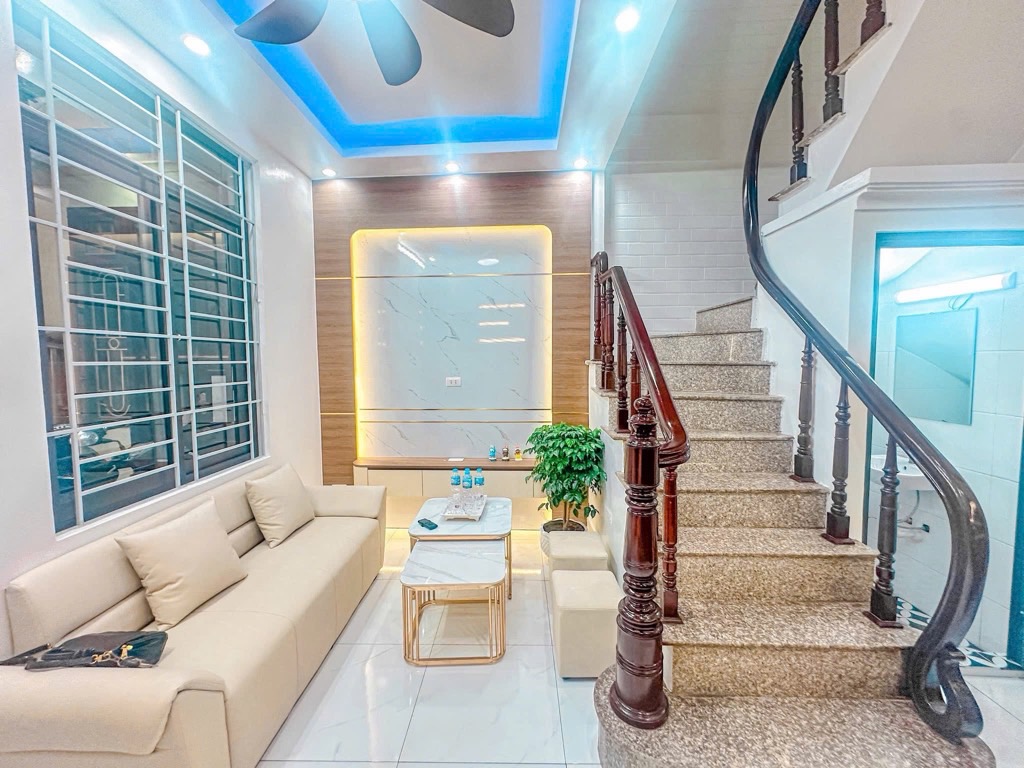 Bán nhà Hoàng Mai - diện tích 30m2 5 tầng - Nhà đẹp, mặt tiền rộng - giá 6,6 tỷ