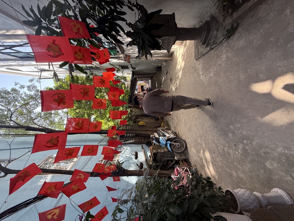 Bán nhà Giáp Bát - diện tích 80m2 5 tầng - ô tô lùi cửa - giá 19,5 tỷ