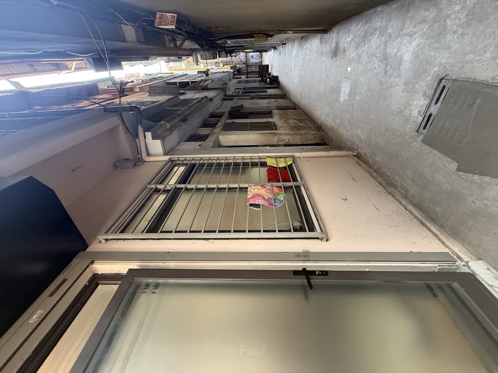 Bán nhà Giáp Bát - diện tích 80m2 5 tầng - ô tô lùi cửa - giá 19,5 tỷ