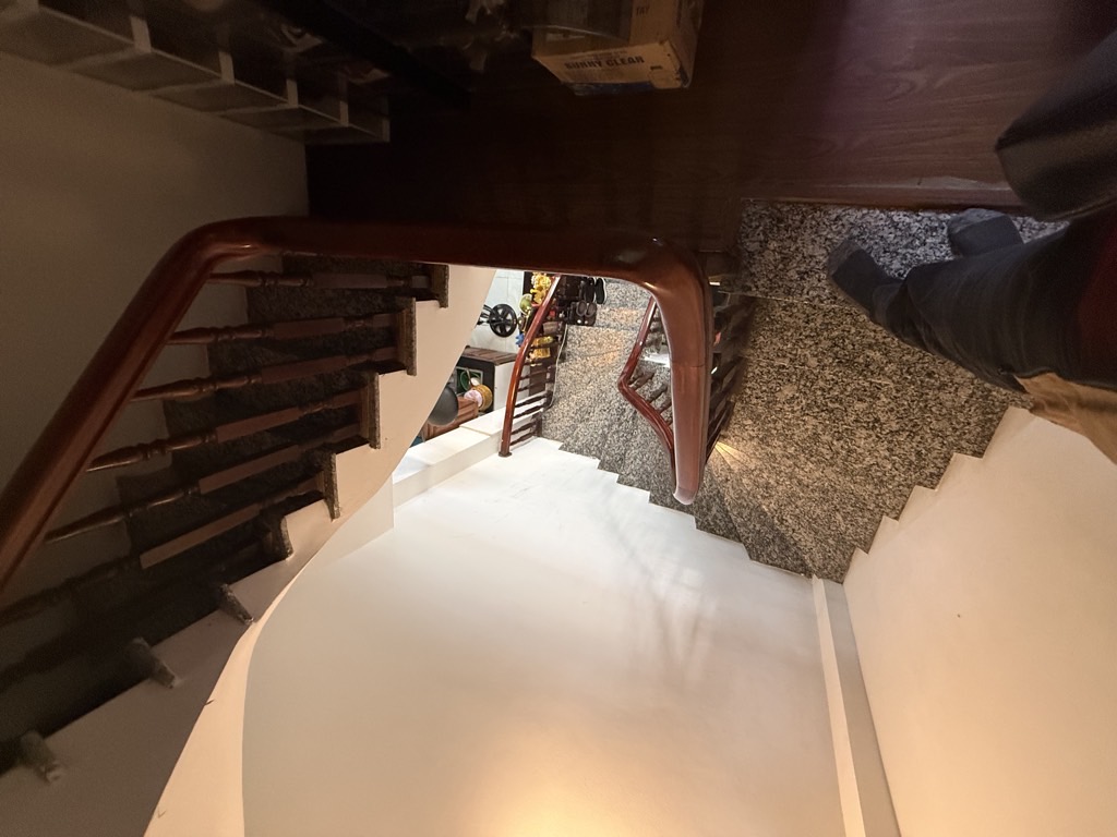 Bán nhà Giáp Bát - diện tích 80m2 5 tầng - ô tô lùi cửa - giá 19,5 tỷ