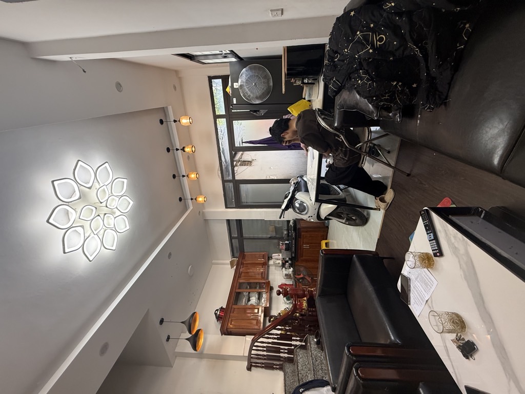 Bán nhà Giáp Bát - diện tích 80m2 5 tầng - ô tô lùi cửa - giá 19,5 tỷ