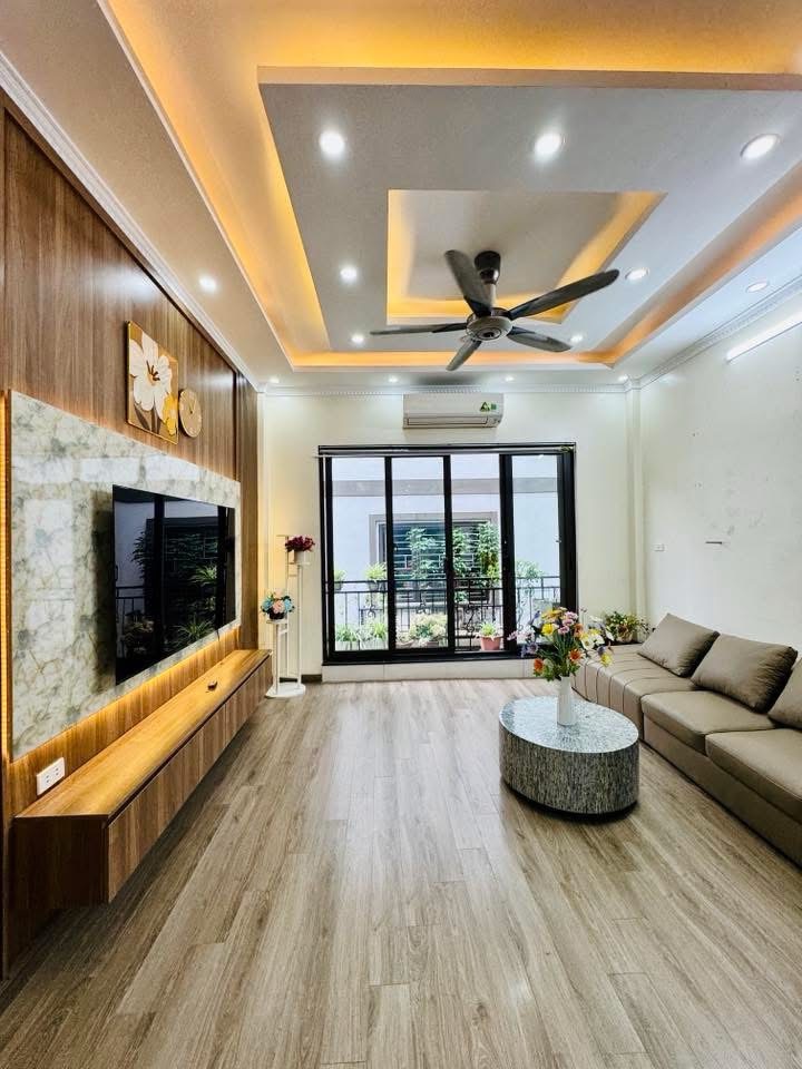 Bán nhà Hoàng Mai - diện tích 42m2 5 tầng - Ô TÔ 7 CHỖ VÀO NHÀ - giá 15,6 tỷ