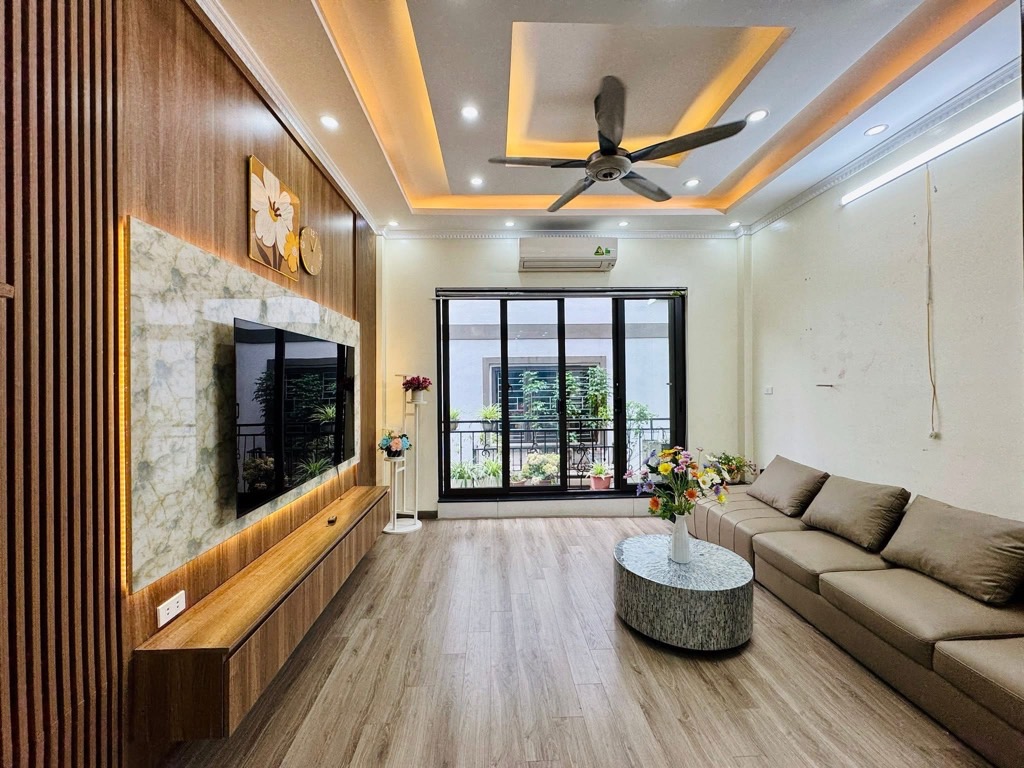 Bán nhà Hoàng Mai - diện tích 42m2 5 tầng - Ô TÔ 7 CHỖ VÀO NHÀ - giá 15,6 tỷ