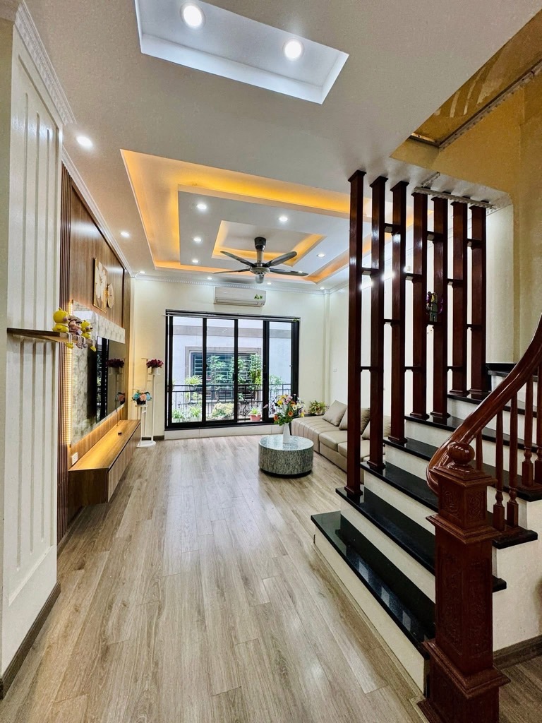 Bán nhà Hoàng Mai - diện tích 42m2 5 tầng - Ô TÔ 7 CHỖ VÀO NHÀ - giá 15,6 tỷ