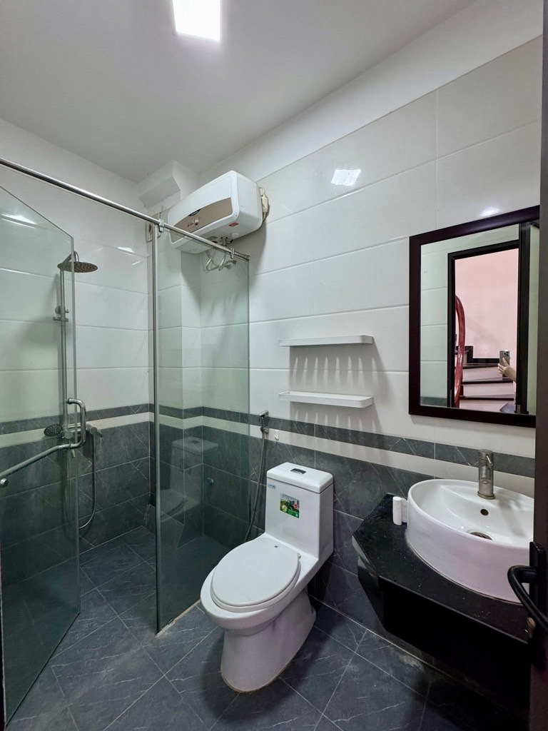 Bán nhà Hoàng Mai - diện tích 42m2 5 tầng - Ô TÔ 7 CHỖ VÀO NHÀ - giá 15,6 tỷ