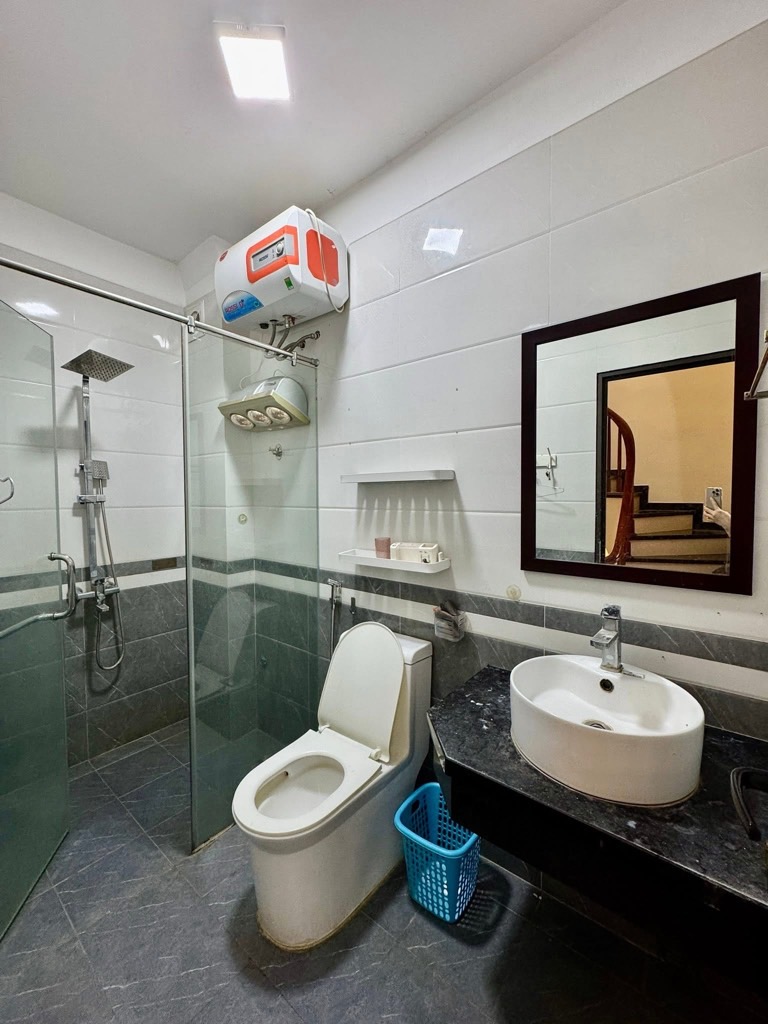 Bán nhà Hoàng Mai - diện tích 42m2 5 tầng - Ô TÔ 7 CHỖ VÀO NHÀ - giá 15,6 tỷ