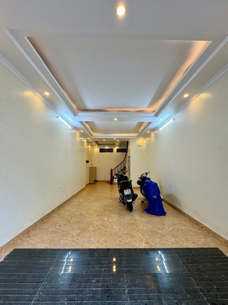 Bán nhà Hoàng Mai - diện tích 42m2 5 tầng - Ô TÔ 7 CHỖ VÀO NHÀ - giá 15,6 tỷ