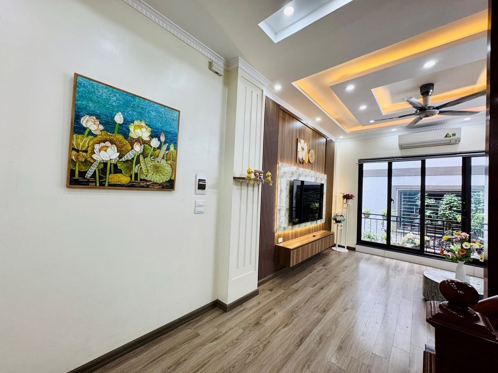 Bán nhà Hoàng Mai - diện tích 42m2 5 tầng - Ô TÔ 7 CHỖ VÀO NHÀ - giá 15,6 tỷ