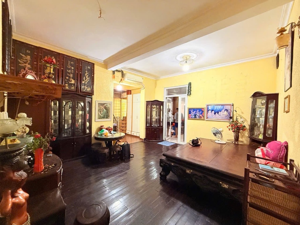 Bán nhà Ngõ Thịnh Quang - diện tích 160m2 2 tầng - Lô góc - giá 5,9 tỷ