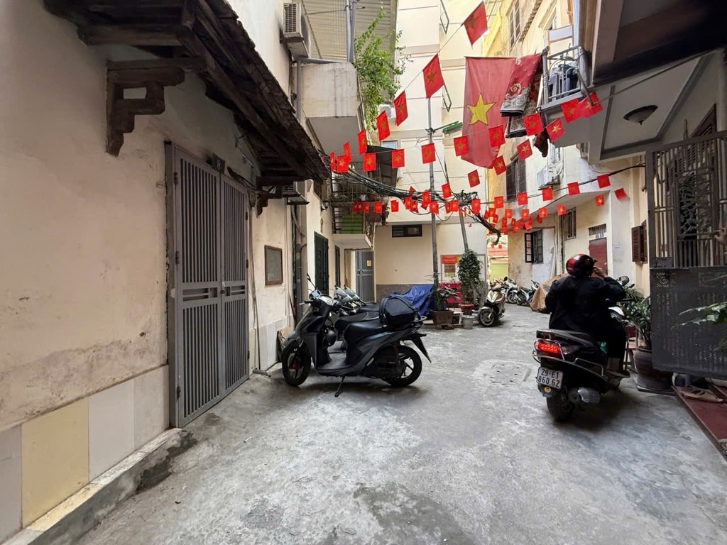 Bán nhà Ngõ Thịnh Quang - diện tích 160m2 2 tầng - Lô góc - giá 5,9 tỷ