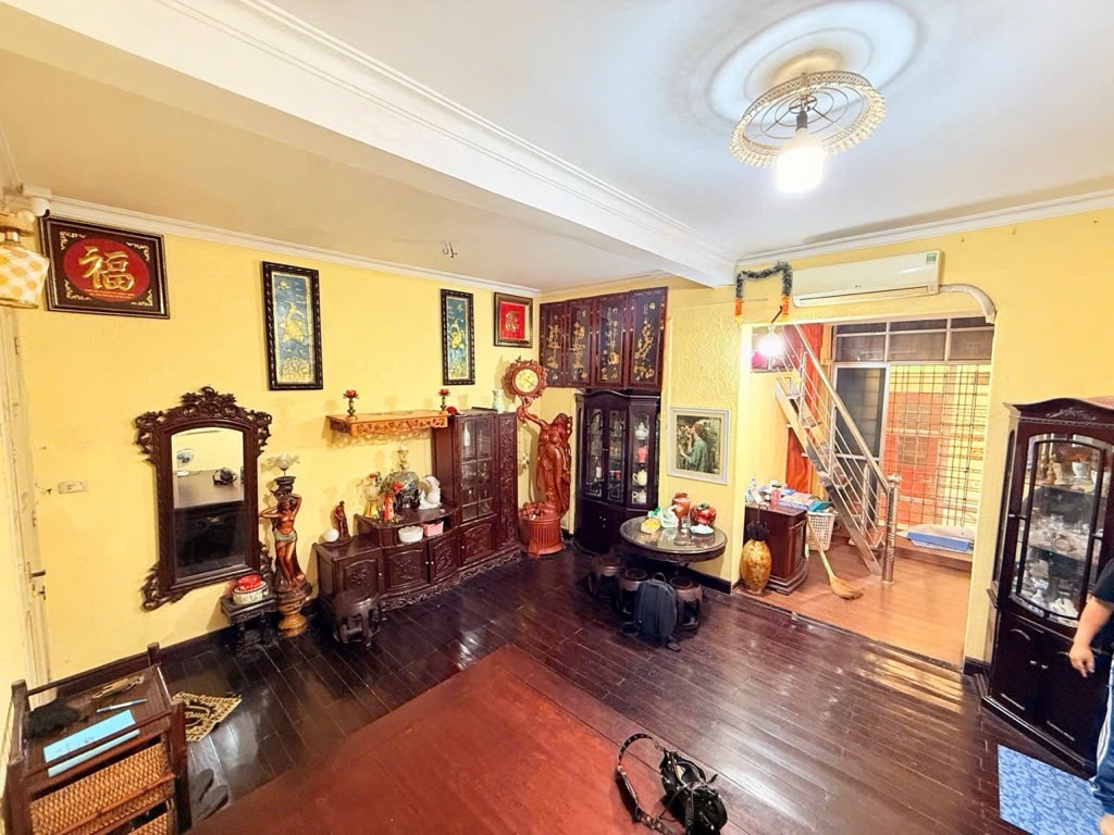 Bán nhà Ngõ Thịnh Quang - diện tích 160m2 2 tầng - Lô góc - giá 5,9 tỷ