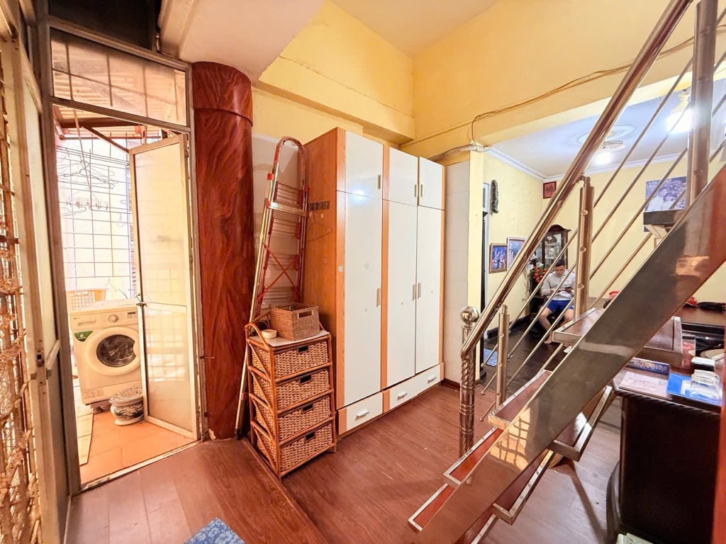 Bán nhà Ngõ Thịnh Quang - diện tích 160m2 2 tầng - Lô góc - giá 5,9 tỷ