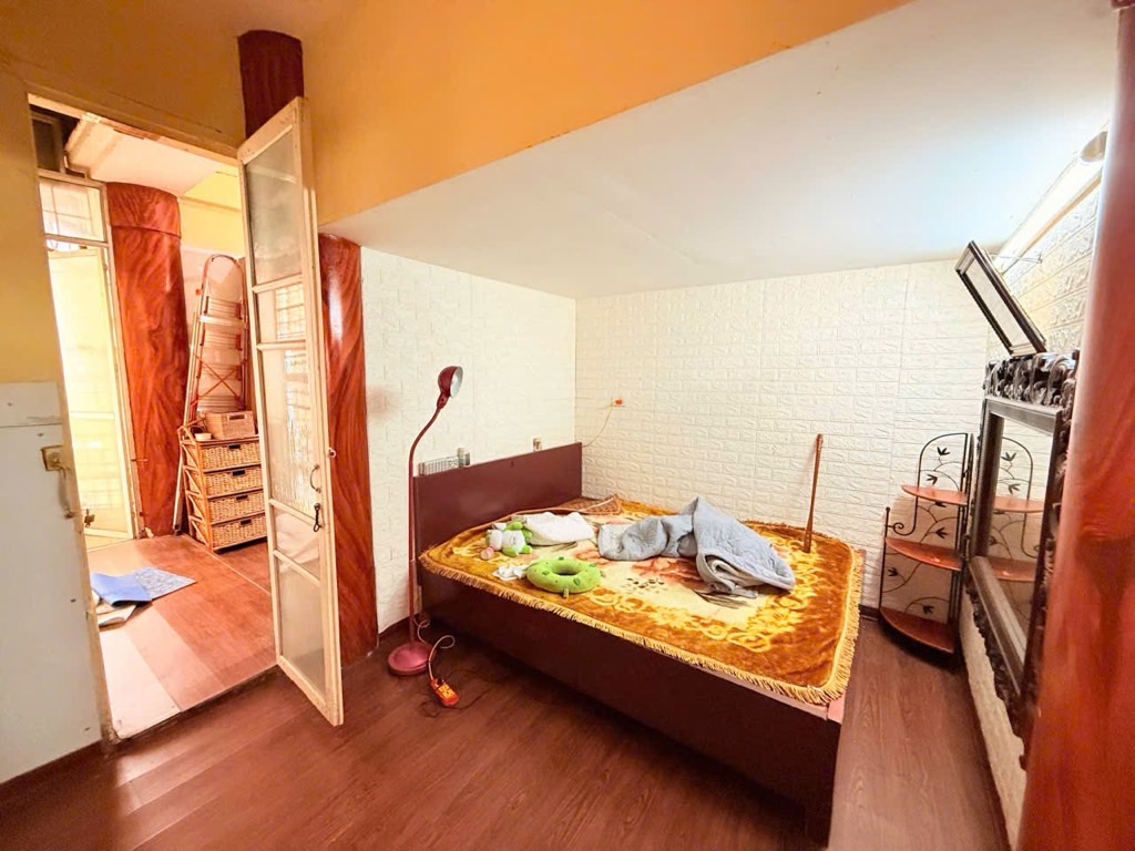 Bán nhà Ngõ Thịnh Quang - diện tích 160m2 2 tầng - Lô góc - giá 5,9 tỷ