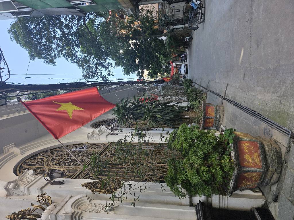 Bán nhà Tân Mai - diện tích 48m2 8 tầng - ô tô tránh - giá 23 tỷ