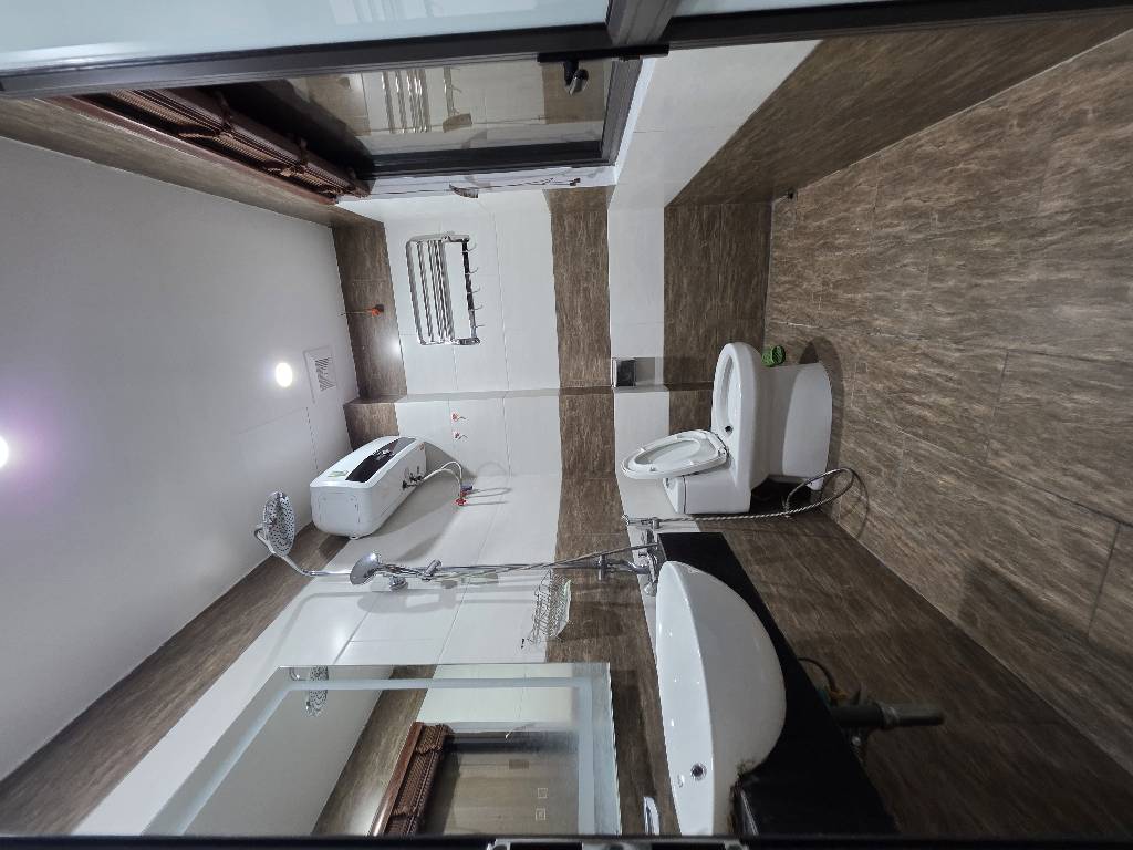 Bán nhà Tân Mai - diện tích 48m2 8 tầng - ô tô tránh - giá 23 tỷ