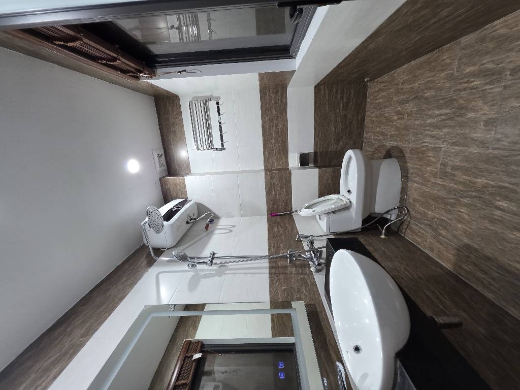 Bán nhà Tân Mai - diện tích 48m2 8 tầng - ô tô tránh - giá 23 tỷ