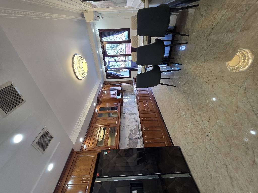 Bán nhà Tân Mai - diện tích 48m2 8 tầng - ô tô tránh - giá 23 tỷ