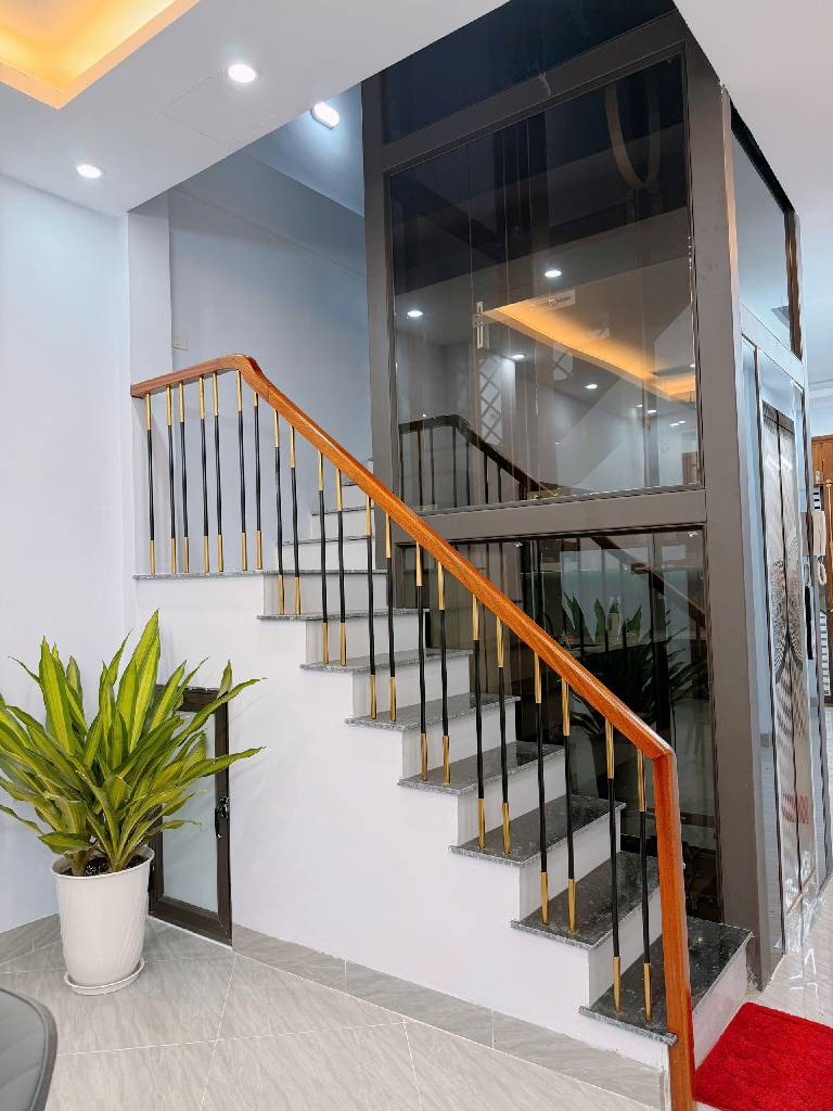 Bán nhà Kim Đồng - diện tích 47.5m2 5 tầng - thang máy, phân lô sát ô tô - giá 16,5 tỷ