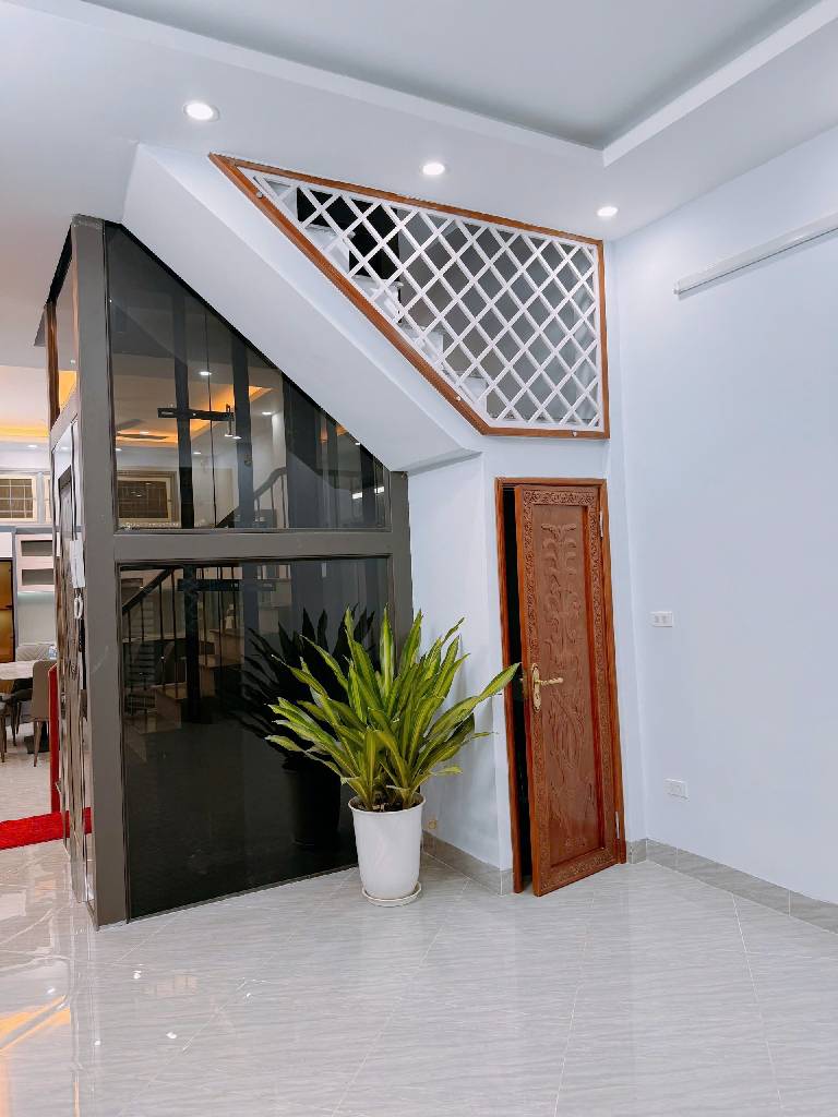 Bán nhà Kim Đồng - diện tích 47.5m2 5 tầng - thang máy, phân lô sát ô tô - giá 16,5 tỷ